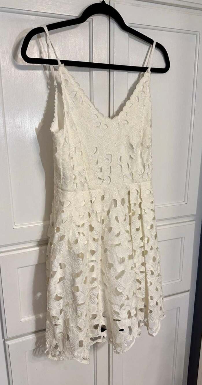 Lucy Paris White Lace Eyelet Cutout V-Neck Spaghetti strap Mini Dress Size S - Picture 2 of 5